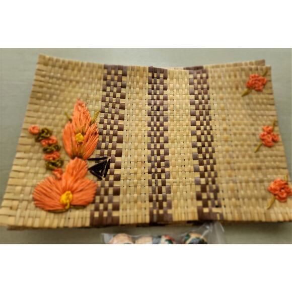 PLACEMENTS & NAPKIN HOLDERS-Mexican -Woven Straw 6 Placemats & 10 Holders - Picture 8 of 15